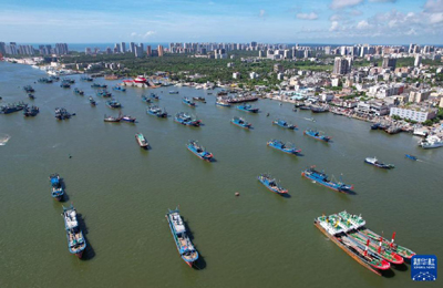   南海開(kāi)漁魚(yú)滿(mǎn)倉(cāng)